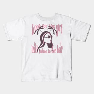 Look for the girl with palms in her hair Kids T-Shirt